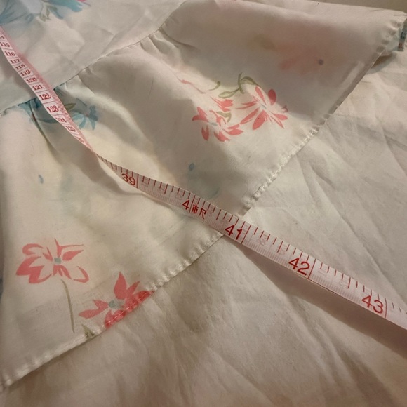 Vintage White Floral Sleeveless Duster sleeper with Ruffle Hem - Picture 9 of 9